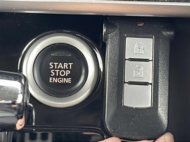 【スマートキー・プッシュスタート】鍵を挿さずにポケットに入れたまま鍵の開閉、エンジンの始動まで行えます。／／／／