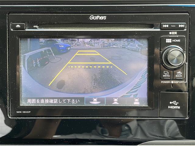 フィット １３Ｇ・Ｆパッケージ　禁煙車　純正ディスプレイオーディオ・Ｂｌｕｅｔｏｏｔｈ・ＣＤ・ＴＶ・ＨＤＭＩ　バックカメラ　ＥＴＣ　純正フロアマット　電動格納ミラー　サイドバイザー　ウィンカードアミラー　ステアリングスイッチ