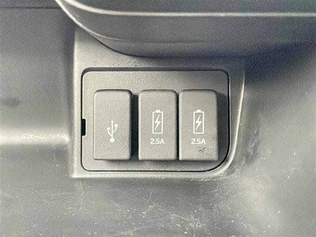 ＵＳＢから音楽を繋げたり、携帯の充電もできます♪