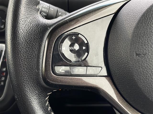 ステアリングスイッチで手元でオーディオ操作できます！