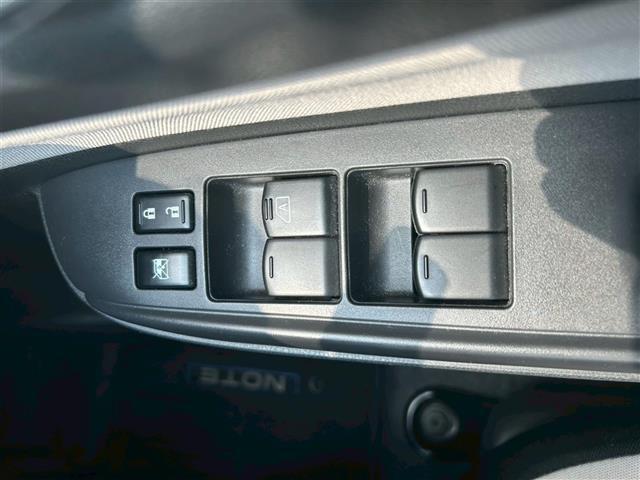ノート ｅ－パワー　Ｘ　内地仕入　禁煙車　ナビ　フルセグＴＶ　全方位カメラ　Ｂｌｕｅｔｏｏｔｈ　ＤＶＤ　ＣＤ　ＵＳＢ　ＥＴＣ　インテリジェントミラー　ドライブレコーダー　スマートキー　プッシュスタート（18枚目）