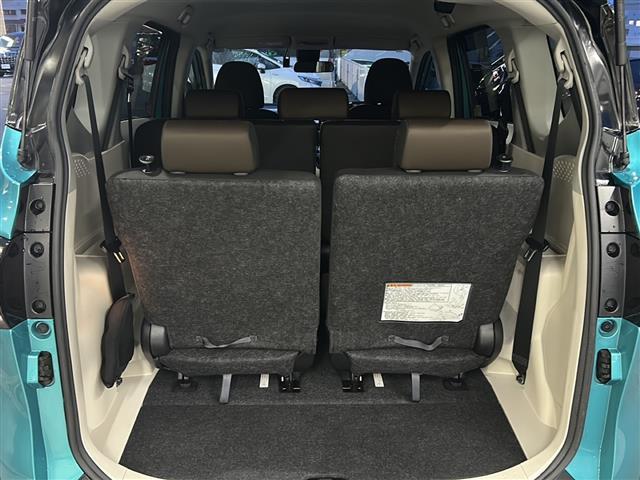 【ラゲッジスペース】ダンボールなどの大きい荷物も釣り具などの長尺物まで様々載せられそうです。