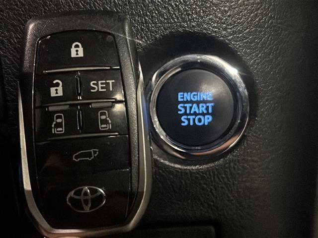 【 スマートキー・プッシュスタート 】鍵を挿さずにポケットに入れたまま鍵の開閉、エンジンの始動まで行えます。