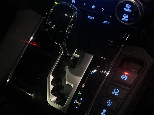 【 シフト 】シフトも操作しやすく快適なドライブを楽しんでいただけます。