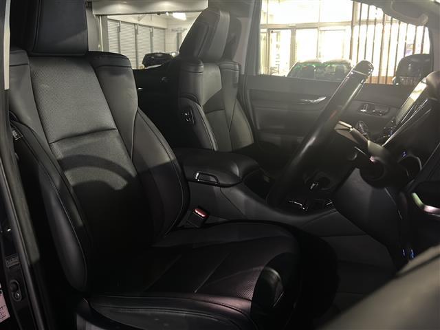 【 レザーシート 】高級感のあるレザーシートになります。