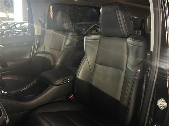 【 フロントシート 】使えるフロントシートで快適ドライブ。