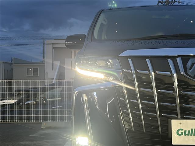 【 LEDヘッドライト 】悪天候や夜間の走行も視界良好で安心してお乗りいただけます。