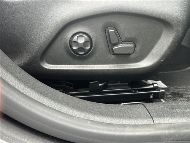 店舗にて現車の確認もいただけますので、お電話で在庫のご確認の上是非ご来店くださいませ!!!