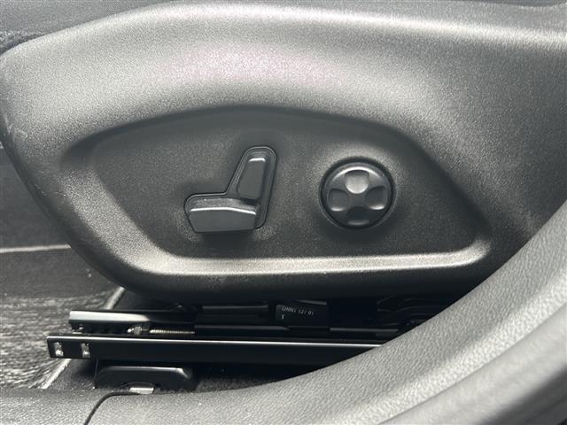 店舗にて現車の確認もいただけますので、お電話で在庫のご確認の上是非ご来店くださいませ!!!