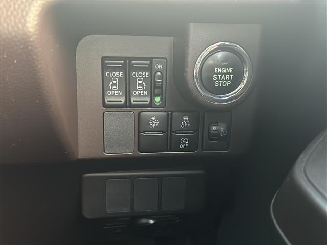 【　横滑り防止装置　】急なハンドル操作時や滑りやすい路面を走行中に車両の横滑りを感知すると、自動的に車両の進行方向を保つように車両を制御します。