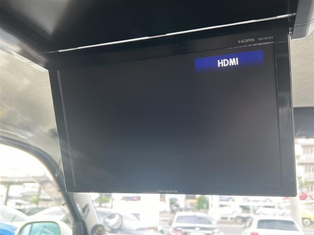 フリップダウンモニターで後席の人はテレビやＤＶＤ見れます♪