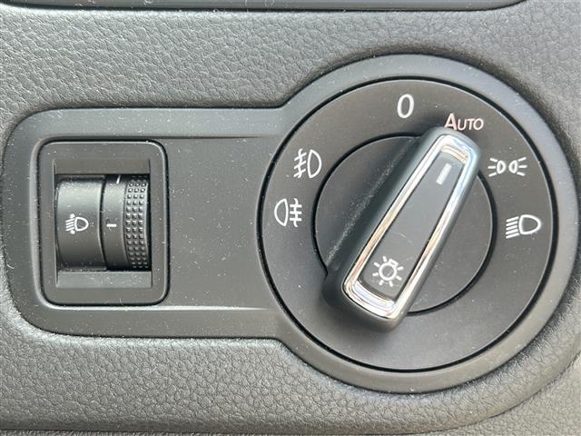 オートライト機能で暗くなると自動的にヘッドライトが点灯します♪