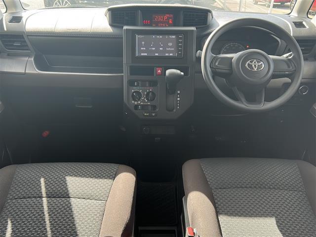 純正ナビ　バックカメラ　ＥＴＣ　ドライブレコーダー　スマートキー　電格ミラー　リアロールサンシェード　サイドバイザー　オートライト　コーナーセンサー　横滑り防止装置　Ｂｌｕｅｔｏｏｔｈ　ＣＤ