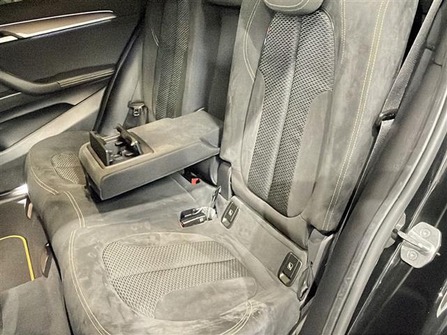 【　セカンドシート　】２列目も広々お乗りいただけます。