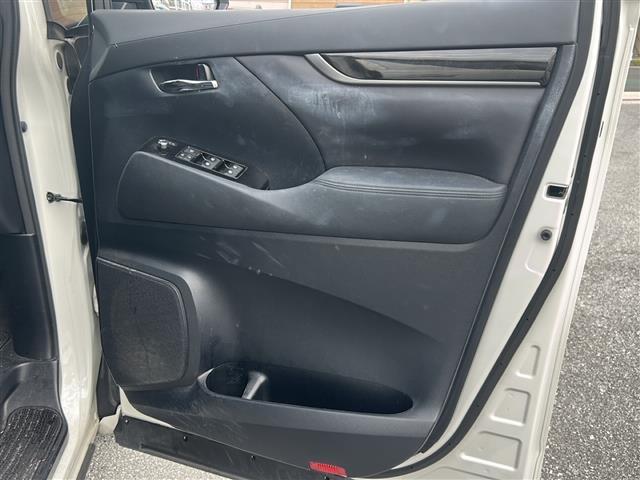 ヴェルファイア ２．５Ｚ　純正９インチナビ　フリップダウンモニター　両側パワースライドドア　バックカメラ　ＥＴＣ　コーナーセンサー　オートライト　電子サイドブレーキ　オートホールド　ＴＶ　Ｂｌｕｅｔｏｏｔｈ　ＣＤ　ＤＶＤ（20枚目）