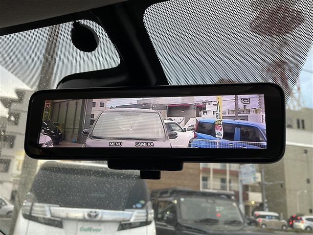 【　インテリジェントルームミラー　】後方の確認がデジタルインナーミラーで可能です。荷物がたくさんのっていても安全ですね。