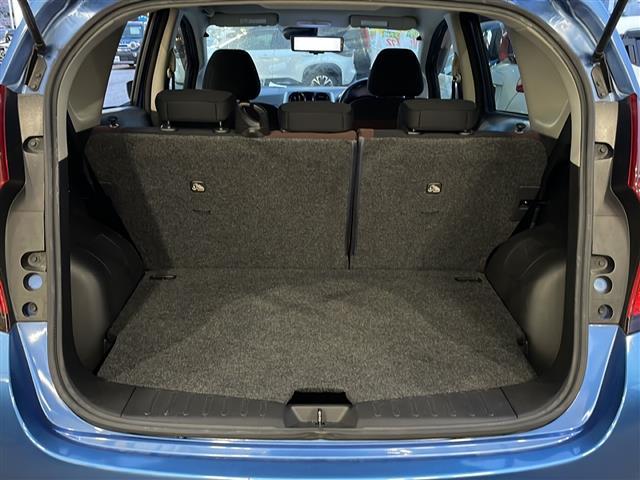 【ラゲッジスペース】ダンボールなどの大きい荷物も釣り具などの長尺物まで様々載せられそうです。