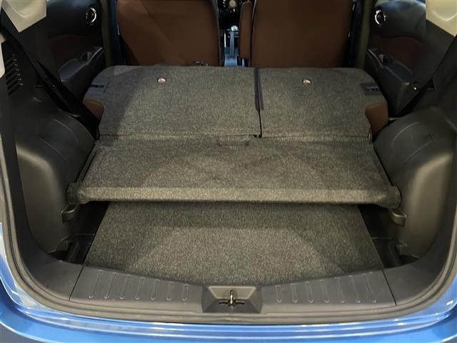 【ラゲッジスペース】ダンボールなどの大きい荷物も釣り具などの長尺物まで様々載せられそうです。