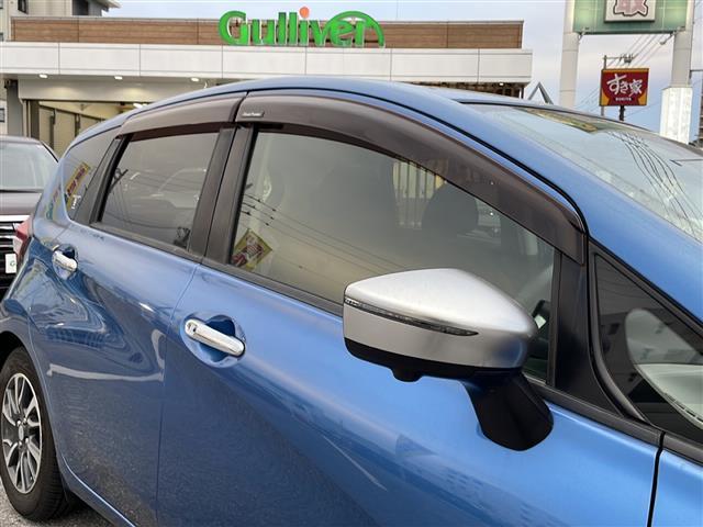 【　電動格納ウインカーミラー　】付いているだけで高級感のＵＰするウィンカー内臓サイドミラー。もちろん見た目だけでなく、対向車からの視認性の向上につながり、安全度もＵＰ。