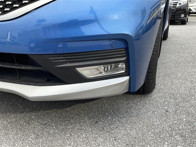 【　フォグランプ　】日本語で霧灯（むとう）と呼ばれるフォグランプは、その名の通り濃い霧が発生した際などに点灯させて、視界を確保する重要なランプです。