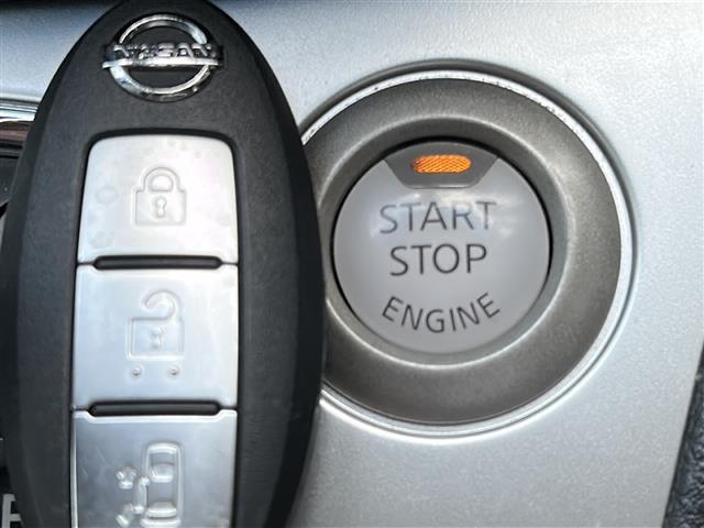 【　スマートキー・プッシュスタート　】鍵を挿さずにポケットに入れたまま鍵の開閉、エンジンの始動まで行えます。
