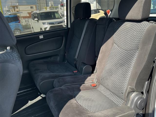 【　セカンドシート　】２列目も広々お乗りいただけます。