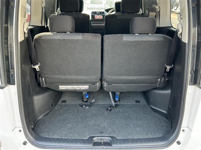 【ラゲッジスペース】ダンボールなどの大きい荷物も釣り具などの長尺物まで様々載せられそうです。