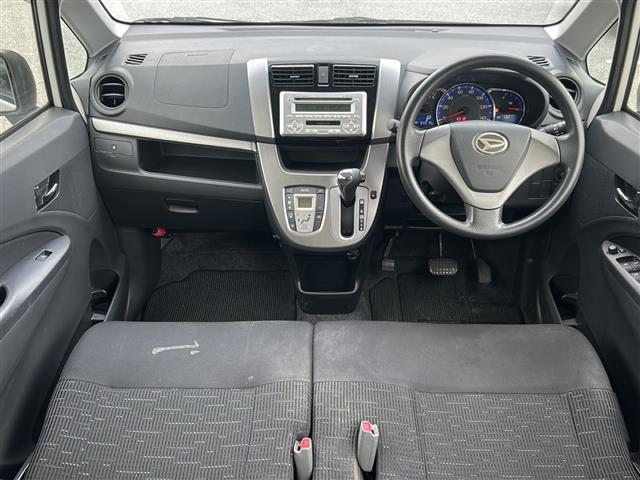 エンジンスタートボタン　パワーステアリング　パワーウィンドウ　スマートキー　ＣＤ　純正フロアマット　盗難防止装置　オートライト　エアバッグ　ＬＥＤライト