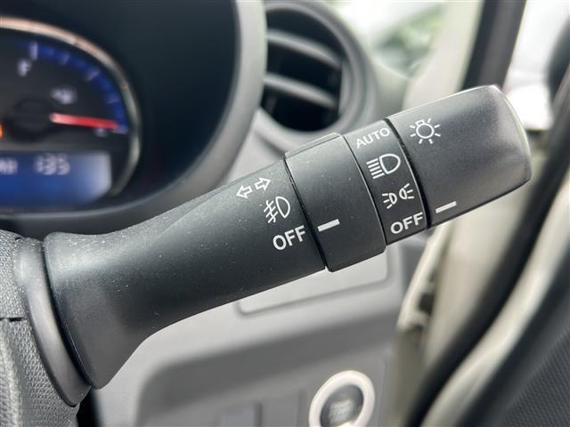 オートライト機能で暗くなると自動的にヘッドライトが点灯します♪