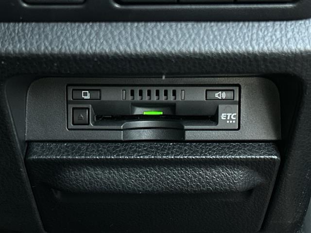 ヴォクシー ＺＳ　煌ＩＩ　純正ナビ　バックカメラ　ＥＴＣ　ドライブレコーダー　両側パワスラ　衝突被害軽減システム　コーナーセンサー　フリップダウンモニター　リアロールサンシェード　パドルシフト　ＴＶ　Ｂｌｏｏｔｏｏｔｈ（7枚目）