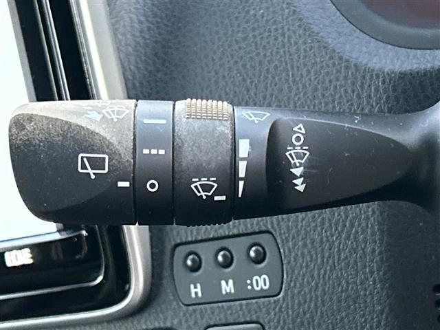 ヴォクシー ＺＳ　煌ＩＩ　純正ナビ　バックカメラ　ＥＴＣ　ドライブレコーダー　両側パワスラ　衝突被害軽減システム　コーナーセンサー　フリップダウンモニター　リアロールサンシェード　パドルシフト　ＴＶ　Ｂｌｏｏｔｏｏｔｈ（9枚目）