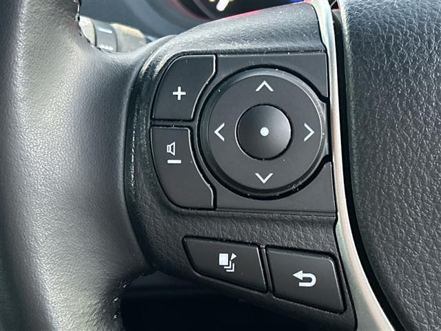 ヴォクシー ＺＳ　煌ＩＩ　純正ナビ　バックカメラ　ＥＴＣ　ドライブレコーダー　両側パワスラ　衝突被害軽減システム　コーナーセンサー　フリップダウンモニター　リアロールサンシェード　パドルシフト　ＴＶ　Ｂｌｏｏｔｏｏｔｈ（11枚目）