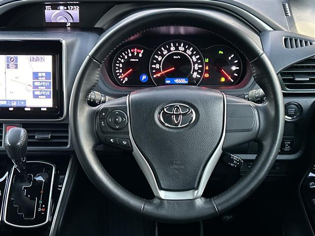 ヴォクシー ＺＳ　煌ＩＩ　純正ナビ　バックカメラ　ＥＴＣ　ドライブレコーダー　両側パワスラ　衝突被害軽減システム　コーナーセンサー　フリップダウンモニター　リアロールサンシェード　パドルシフト　ＴＶ　Ｂｌｏｏｔｏｏｔｈ（12枚目）