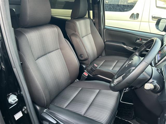 ヴォクシー ＺＳ　煌ＩＩ　純正ナビ　バックカメラ　ＥＴＣ　ドライブレコーダー　両側パワスラ　衝突被害軽減システム　コーナーセンサー　フリップダウンモニター　リアロールサンシェード　パドルシフト　ＴＶ　Ｂｌｏｏｔｏｏｔｈ（22枚目）