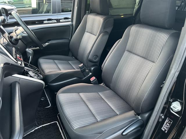 ヴォクシー ＺＳ　煌ＩＩ　純正ナビ　バックカメラ　ＥＴＣ　ドライブレコーダー　両側パワスラ　衝突被害軽減システム　コーナーセンサー　フリップダウンモニター　リアロールサンシェード　パドルシフト　ＴＶ　Ｂｌｏｏｔｏｏｔｈ（23枚目）