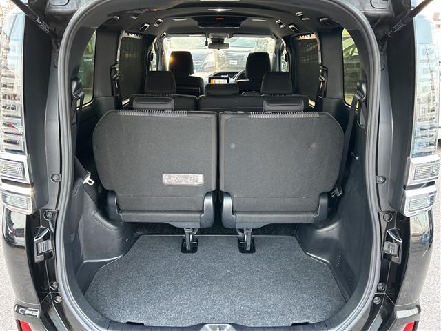 ヴォクシー ＺＳ　煌ＩＩ　純正ナビ　バックカメラ　ＥＴＣ　ドライブレコーダー　両側パワスラ　衝突被害軽減システム　コーナーセンサー　フリップダウンモニター　リアロールサンシェード　パドルシフト　ＴＶ　Ｂｌｏｏｔｏｏｔｈ（28枚目）