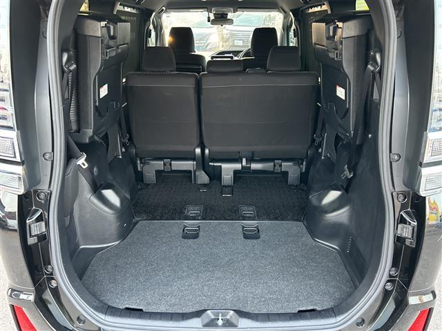 ヴォクシー ＺＳ　煌ＩＩ　純正ナビ　バックカメラ　ＥＴＣ　ドライブレコーダー　両側パワスラ　衝突被害軽減システム　コーナーセンサー　フリップダウンモニター　リアロールサンシェード　パドルシフト　ＴＶ　Ｂｌｏｏｔｏｏｔｈ（29枚目）