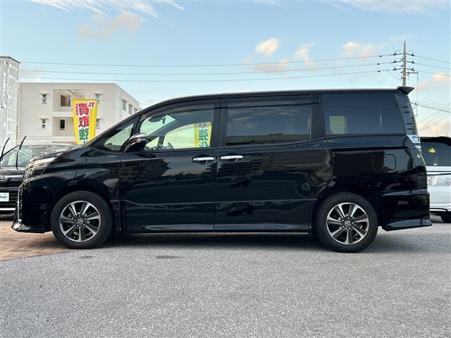 ヴォクシー ＺＳ　煌ＩＩ　純正ナビ　バックカメラ　ＥＴＣ　ドライブレコーダー　両側パワスラ　衝突被害軽減システム　コーナーセンサー　フリップダウンモニター　リアロールサンシェード　パドルシフト　ＴＶ　Ｂｌｏｏｔｏｏｔｈ（32枚目）