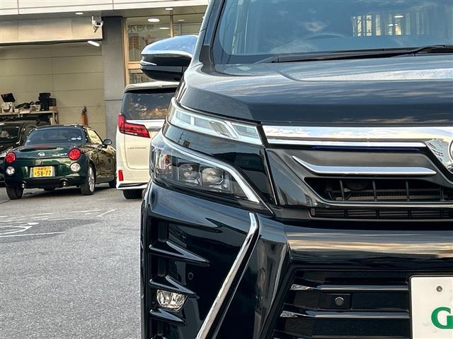 ヴォクシー ＺＳ　煌ＩＩ　純正ナビ　バックカメラ　ＥＴＣ　ドライブレコーダー　両側パワスラ　衝突被害軽減システム　コーナーセンサー　フリップダウンモニター　リアロールサンシェード　パドルシフト　ＴＶ　Ｂｌｏｏｔｏｏｔｈ（37枚目）