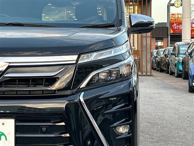 ヴォクシー ＺＳ　煌ＩＩ　純正ナビ　バックカメラ　ＥＴＣ　ドライブレコーダー　両側パワスラ　衝突被害軽減システム　コーナーセンサー　フリップダウンモニター　リアロールサンシェード　パドルシフト　ＴＶ　Ｂｌｏｏｔｏｏｔｈ（38枚目）