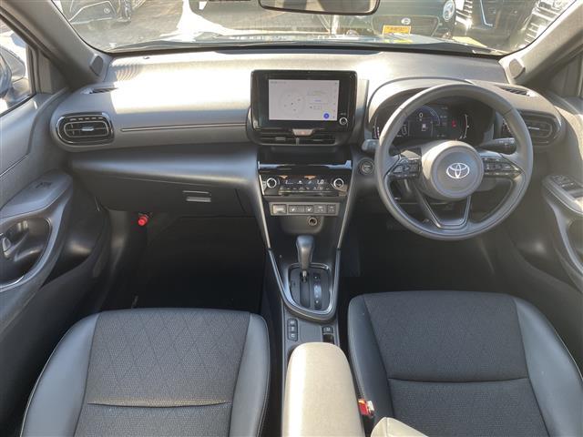 ヤリスクロス ハイブリッドＺ　純正ディスプレイオーディオ　全方位カメラ　ＥＴＣ　前後ドライブレコーダー　パワーシート　ハンドルヒーター　前後コーナーセンサー　電子サイドブレーキ　オートホールド　ＢＳＭ　Ｂｌｕｅｔｏｏｔｈ　ＨＤＭＩ（2枚目）