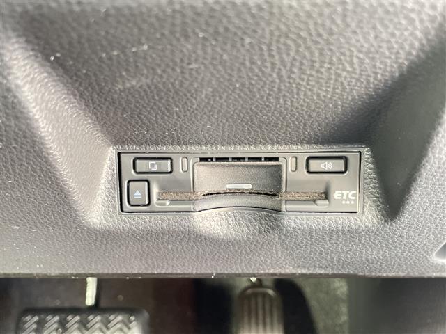 ヤリスクロス ハイブリッドＺ　純正ディスプレイオーディオ　全方位カメラ　ＥＴＣ　前後ドライブレコーダー　パワーシート　ハンドルヒーター　前後コーナーセンサー　電子サイドブレーキ　オートホールド　ＢＳＭ　Ｂｌｕｅｔｏｏｔｈ　ＨＤＭＩ（7枚目）