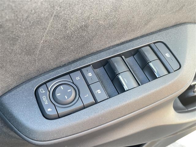 ヤリスクロス ハイブリッドＺ　純正ディスプレイオーディオ　全方位カメラ　ＥＴＣ　前後ドライブレコーダー　パワーシート　ハンドルヒーター　前後コーナーセンサー　電子サイドブレーキ　オートホールド　ＢＳＭ　Ｂｌｕｅｔｏｏｔｈ　ＨＤＭＩ（12枚目）