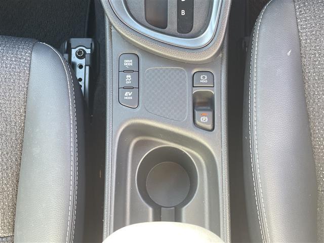 ヤリスクロス ハイブリッドＺ　純正ディスプレイオーディオ　全方位カメラ　ＥＴＣ　前後ドライブレコーダー　パワーシート　ハンドルヒーター　前後コーナーセンサー　電子サイドブレーキ　オートホールド　ＢＳＭ　Ｂｌｕｅｔｏｏｔｈ　ＨＤＭＩ（15枚目）