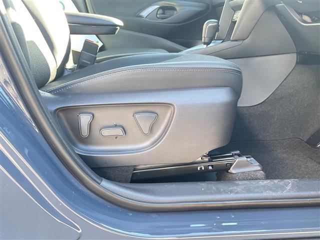 ヤリスクロス ハイブリッドＺ　純正ディスプレイオーディオ　全方位カメラ　ＥＴＣ　前後ドライブレコーダー　パワーシート　ハンドルヒーター　前後コーナーセンサー　電子サイドブレーキ　オートホールド　ＢＳＭ　Ｂｌｕｅｔｏｏｔｈ　ＨＤＭＩ（19枚目）