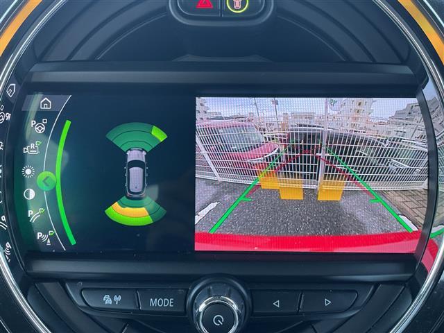 ＭＩＮＩ クーパーＤ　内地仕入　ナビ　Ｂｌｕｅｔｏｏｔｈ　バックカメラ　コーナーセンサー　１５インチアルミホイール　スマートキー　ＬＥＤヘッドライト　フォグライト　純正ドライブレコーダー（前後タイプ）　ステアリングスイッチ（4枚目）