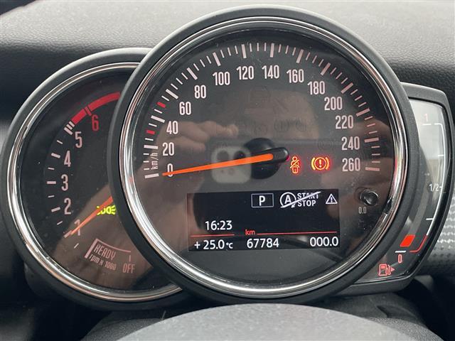ＭＩＮＩ クーパーＤ　内地仕入　ナビ　Ｂｌｕｅｔｏｏｔｈ　バックカメラ　コーナーセンサー　１５インチアルミホイール　スマートキー　ＬＥＤヘッドライト　フォグライト　純正ドライブレコーダー（前後タイプ）　ステアリングスイッチ（10枚目）