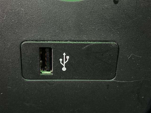 ＭＩＮＩ クーパーＤ　内地仕入　ナビ　Ｂｌｕｅｔｏｏｔｈ　バックカメラ　コーナーセンサー　１５インチアルミホイール　スマートキー　ＬＥＤヘッドライト　フォグライト　純正ドライブレコーダー（前後タイプ）　ステアリングスイッチ（12枚目）