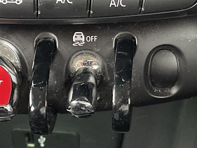 ＭＩＮＩ クーパーＤ　内地仕入　ナビ　Ｂｌｕｅｔｏｏｔｈ　バックカメラ　コーナーセンサー　１５インチアルミホイール　スマートキー　ＬＥＤヘッドライト　フォグライト　純正ドライブレコーダー（前後タイプ）　ステアリングスイッチ（14枚目）