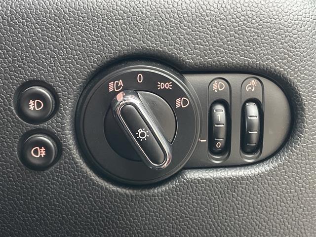 ＭＩＮＩ クーパーＤ　内地仕入　ナビ　Ｂｌｕｅｔｏｏｔｈ　バックカメラ　コーナーセンサー　１５インチアルミホイール　スマートキー　ＬＥＤヘッドライト　フォグライト　純正ドライブレコーダー（前後タイプ）　ステアリングスイッチ（16枚目）